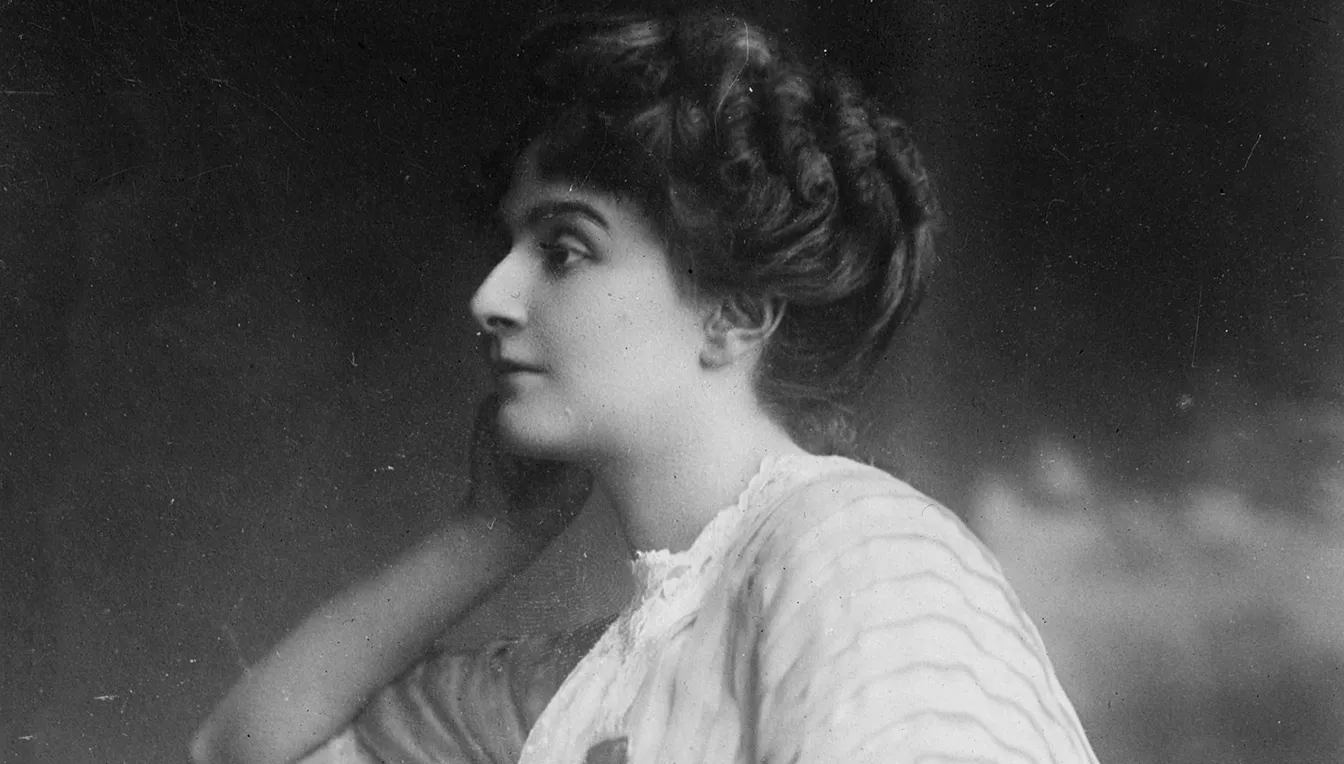 A esposa polonesa de Napoleão. Dizem que foi inserida no meio cultural de Napoleão com objetivos diplomáticos.